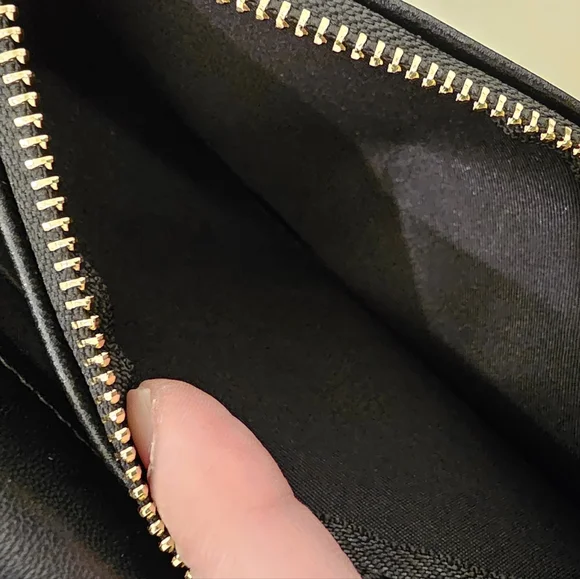 Valentino Orlandi Black Crossbody Bag with Gold Chain - Picture 8 of 9